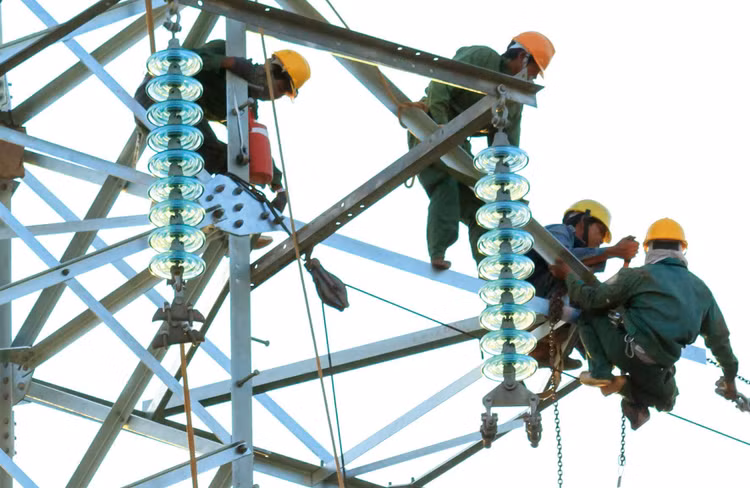 Việc đầu tư lưới điện truyền tải chưa đồng bộ với phát triển nguồn điện gây lãng phí nguồn lực. Ảnh: Thế Anh