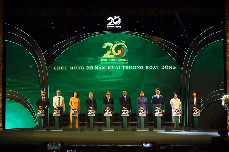 Sau 20 năm bền bỉ cố gắng, HNX đang vận hành đồng thời 5 thị trường