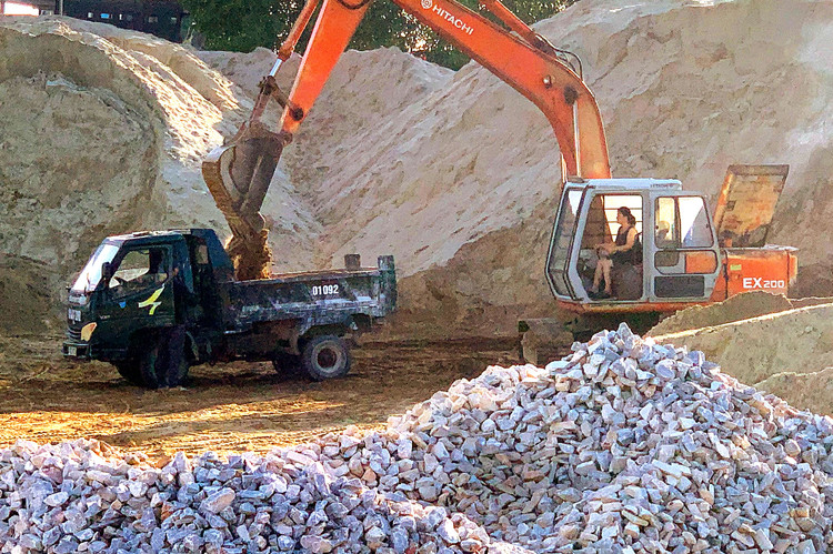 Công ty TNHH Xây dựng Phú Gia Thịnh không đính kèm giấy phép khai thác khoáng sản và không có hợp đồng với đơn vị cung cấp đã được cấp có thẩm quyền cấp phép khai thác khoáng sản. Ảnh minh họa: Nhã Chi