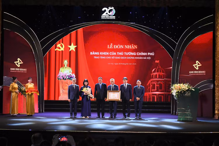 Sở Giao dịch chứng khoán Hà Nội được đón nhận Bằng khen của Thủ tướng Chính phủ vì những đóng góp hiệu quả trong công tác xây dựng thị trường