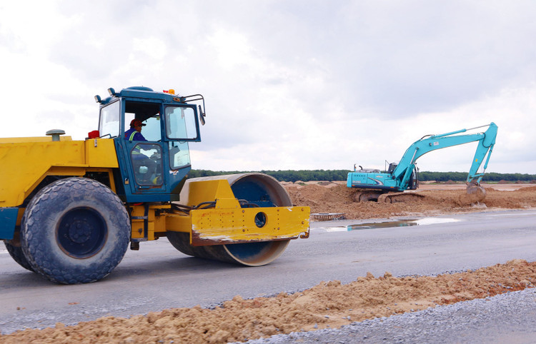 Chính phủ đang đề xuất Bộ Chính trị, Quốc hội tháo gỡ vướng mắc cho 2.200 dự án với tổng vốn gần 5,9 triệu tỷ đồng và tổng quy mô sử dụng đất khoảng 347.000 ha. Ảnh: Lê Tiên