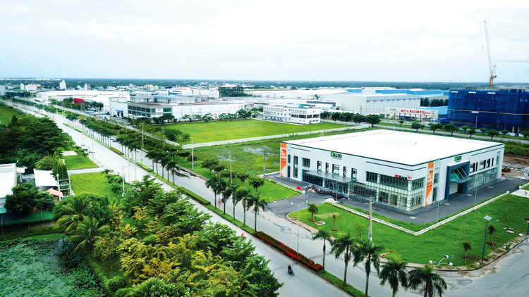 Để giảm thiểu rủi ro do ô nhiễm môi trường, tăng trưởng xanh đang là xu hướng được nhiều quốc gia chú trọng và lựa chọn. Ảnh: Nhã Chi