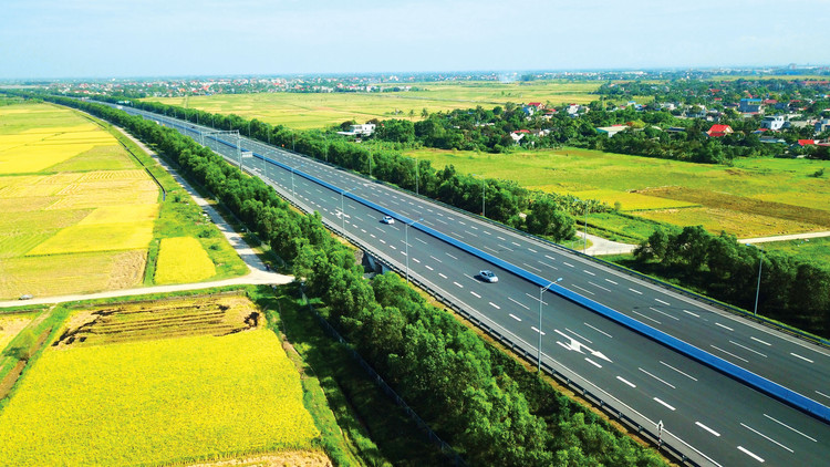 Năm 2023, giải ngân vốn đầu tư công của nhiều địa phương đạt kết quả đáng ghi nhận. Ảnh: Lê Tiên