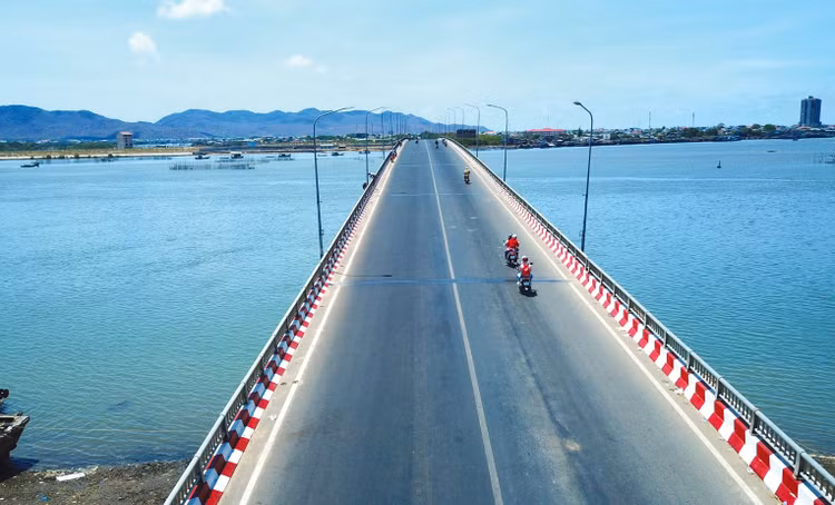 Nguồn vốn đầu tư công giải ngân nhiều dự án trọng điểm, liên vùng giúp hạ tầng vùng Đông Nam Bộ có nhiều nét khởi sắc. Ảnh: Tiên Giang