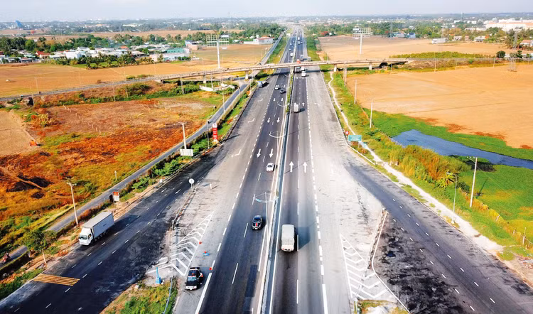 Dự án Cao tốc Trung Lương - Mỹ Thuận hiện đã hoàn thành 85% tổng khối lượng. Ảnh: Song Lê