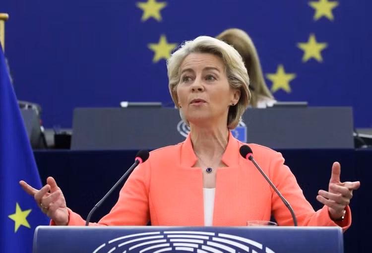 Chủ tịch Uỷ ban châu Âu (EC) Ursula von der Leyen phát biểu trước Nghị viện châu Âu ngày 14/9 - Ảnh: Reuters.