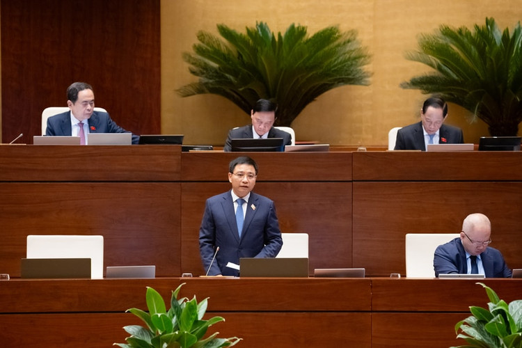 Bộ trưởng Bộ Tài chính Nguyễn Văn Thắng trả lời chất vấn