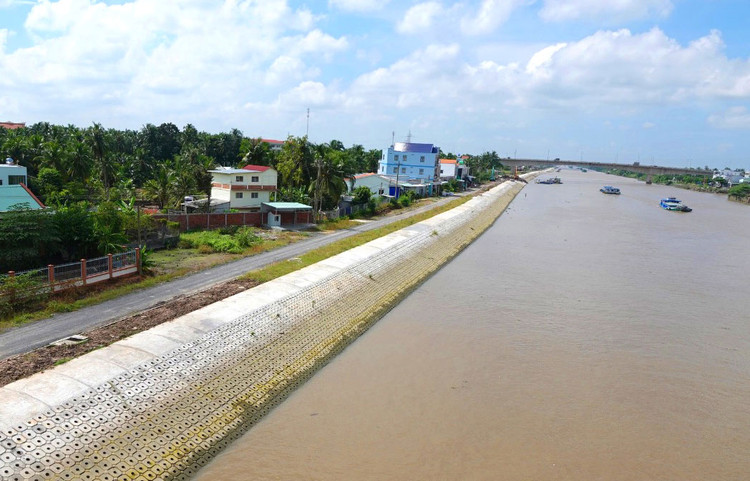 Gói thầu Thi công xây dựng công trình thuộc Dự án Hệ thống chiếu sáng đường Nam kênh Chợ Gạo (Tiền Giang) có giá 7,9 tỷ đồng. Ảnh: Bắc Bình