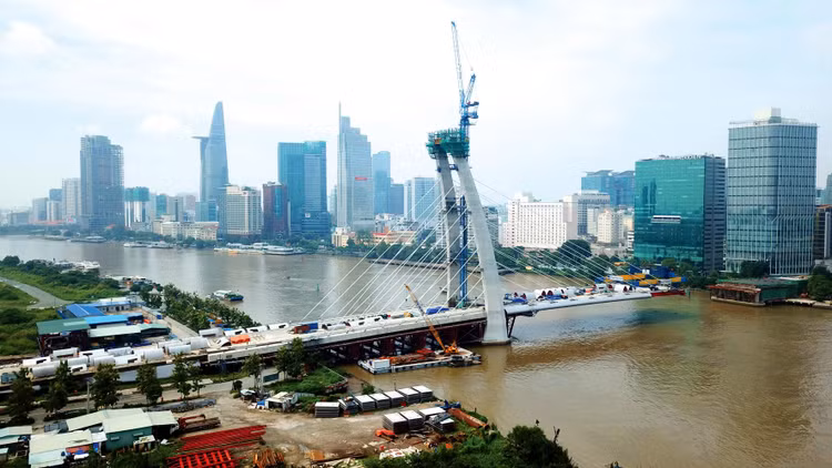 Người dân có thể truy cập vào hệ thống thông tin để tra cứu về thực tiễn triển khai công trình, dự án... Ảnh: Nhã Chi