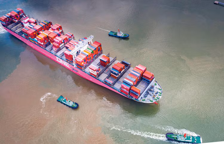 Trong thời đại toàn cầu hóa, con đường có thể chọn để đưa đất nước phát triển là con đường hội nhập vào nền kinh tế thế giới. Ảnh: Nguyễn Trí