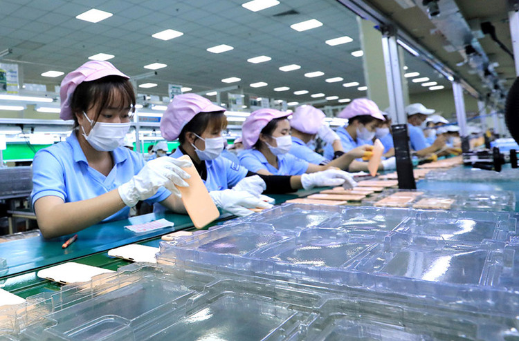 Từ đầu năm đến ngày 15/4, cán cân thương mại thặng dư 6,7 tỷ USD. Ảnh: Tuấn Anh