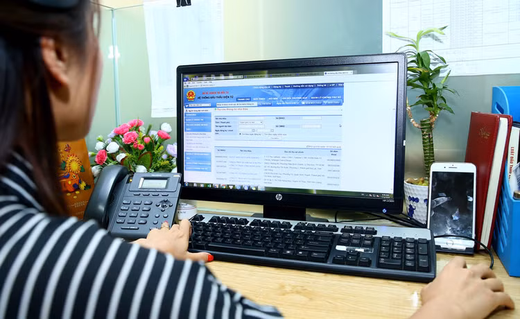 Một số bên mời thầu công khai hồ sơ mời thầu không kèm bản vẽ hồ sơ thiết kế hoặc có bản vẽ hồ sơ thiết kế nhưng lại phải “bẻ khóa” mật khẩu thì mới xem được… Ảnh: Lê Tiên