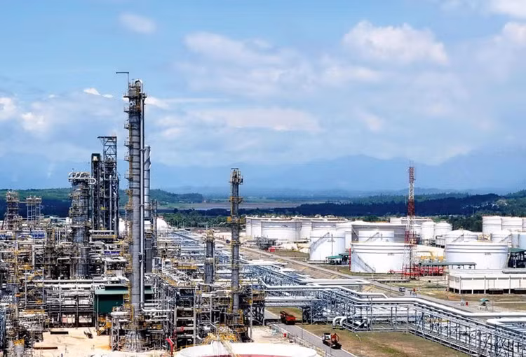 Nhiều doanh nghiệp dầu khí công bố doanh thu và lợi nhuận tăng cao so với nửa đầu năm 2021. Ảnh: Trương Gia