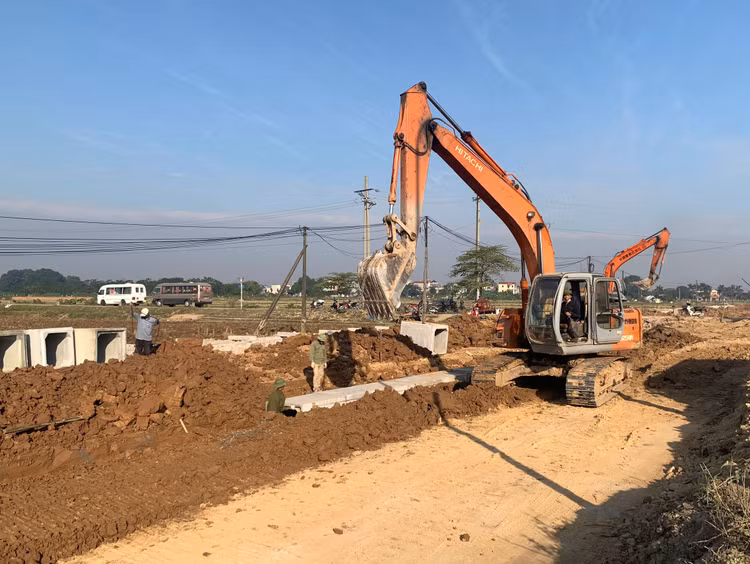 Nửa cuối năm 2022, Ban Quản lý dự án đầu tư xây dựng huyện Nghĩa Đàn (Nghệ An) công bố kết quả lựa chọn nhà thầu 26 gói thầu thì 23 gói thầu chỉ có 1 nhà thầu tham dự. Ảnh minh họa: Nhã Chi