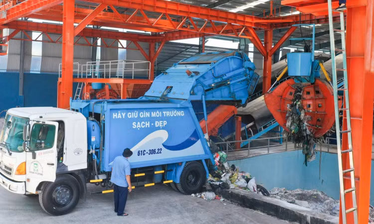 Đầu năm 2024, Biwase trúng 18 gói thầu trong lĩnh vực thu gom, vận chuyển và xử lý rác, nước thải với tổng giá trúng thầu gần 649 tỷ đồng. Ảnh: Duy Cường