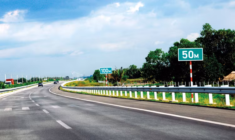 Nhà đầu tư tỏ ra dè dặt với các dự án PPP do thiếu những quy định để hiện thực hóa cơ chế chia sẻ rủi ro và những cam kết của khu vực công trong hợp đồng. Ảnh: Lê Tiên