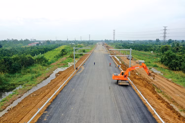 Theo kế hoạch đầu tư vốn ngân sách nhà nước năm 2024, một lượng vốn lớn sẽ được bố trí cho các dự án quan trọng quốc gia, dự án cao tốc, liên kết vùng, đường ven biển, dự án trọng điểm khác. Ảnh: Lê Tiên