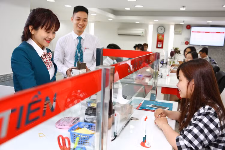 Nhiều chuyên gia nhận định, việc tăng lãi suất ở thời điểm này là không cần thiết, có thể khiến đà phục hồi kinh tế gặp trở ngại. Ảnh: Lê Tiên