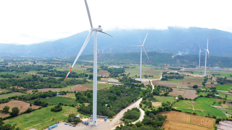 Theo Quy hoạch điện VIII, để tăng trưởng GDP bình quân khoảng 7%/năm trong giai đoạn 2021 - 2030, điện thương phẩm năm 2030 cần khoảng 505,2 tỷ kWh. Ảnh: Lê Tiên