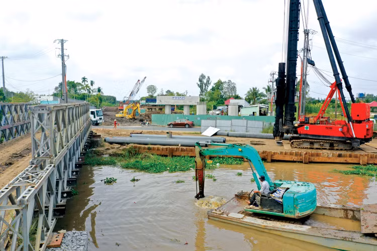 Ước giải ngân vốn đầu tư công kế hoạch năm 2024 từ đầu năm đến ngày 31/10/2024 là 355.616,1 tỷ đồng, đạt 52,29% kế hoạch Thủ tướng giao. Ảnh: Lê Tiên