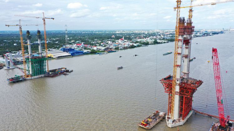 Khung khổ pháp lý về đấu thầu ngày càng hoàn thiện, bao quát được đòi hỏi thực tiễn về công tác đấu thầu của các gói thầu hỗn hợp, cung cấp thiết bị và thi công công trình. Ảnh: Lê Tiên