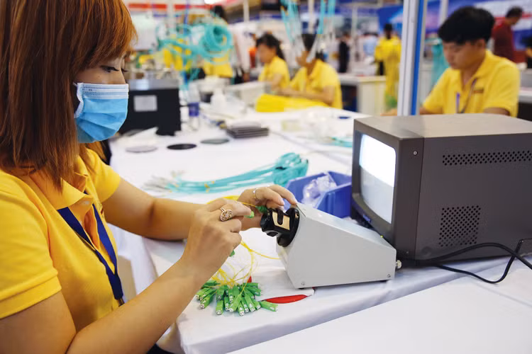 Các chính sách trong thời gian tới cần được hoàn thiện theo hướng không chỉ tạo thuận lợi cho doanh nghiệp gia nhập thị trường mà còn giúp doanh nghiệp sống sót và tăng trưởng. Ảnh: Lê Tiên