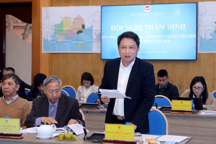 Vụ trưởng Vụ Quản lý quy hoạch Đinh Trọng Thắng phát biểu tại cuộc họp. Ảnh: Đức Trung