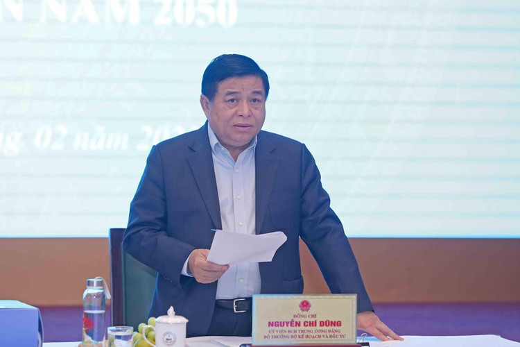 Bộ trưởng Bộ Kế hoạch và Đầu tư Nguyễn Chí Dũng phát biểu tại cuộc họp. Ảnh: Đức Trung
