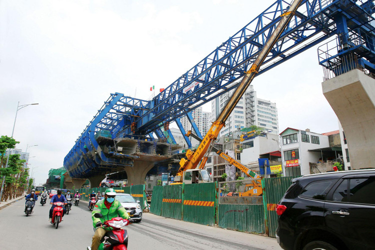 Thủ tướng yêu cầu rà soát kỹ, giảm số lượng dự án, đặt mục tiêu tổng số dự án đầu tư công từ nguồn ngân sách trung ương của cả nước giai đoạn 2021 - 2025 là khoảng 5.000 dự án. Ảnh: Lê Tiên