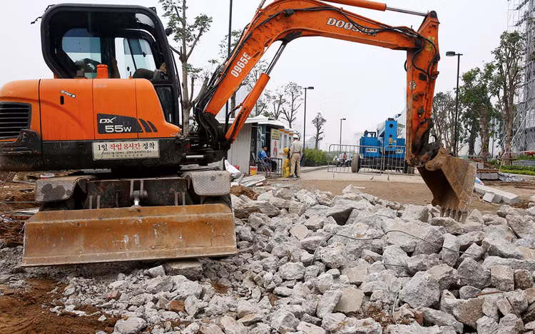 Từ đầu năm 2016 đến nay, Công ty CP Tư vấn SCOM được các chủ
đầu tư giao làm bên mời thầu của 66 gói thầu, trong đó có 43 gói thầu xây lắp. Ảnh:
Tiên Giang