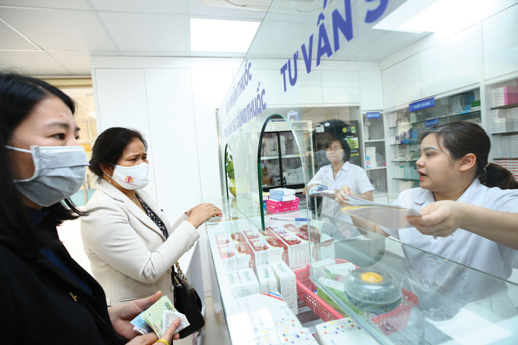 Quy định về kiểm soát giá thuốc được đánh giá là một trong những yếu tố quan trọng chi phối quyết định đầu tư của các hãng dược. Ảnh: Lê Tiên