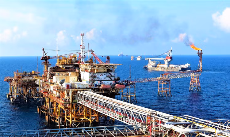 Giá dầu bình quân vẫn neo ở mức cao tiếp tục thúc đẩy hoạt động thăm dò và khai thác dầu khí trên toàn cầu. Ảnh: Hoàng Hà