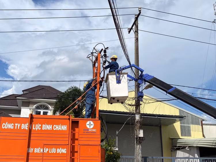 Công ty Điện lực Bình Chánh khẩn trương cấp điện ưu tiên cho bệnh viện dã chiến