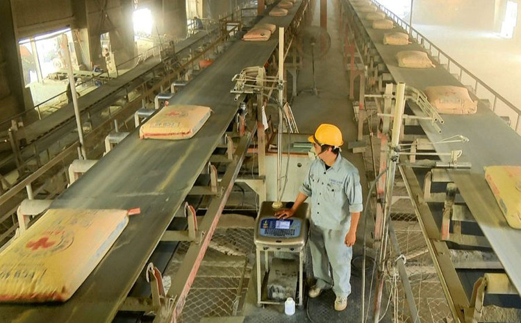 Đến hết năm 2025, 100% dây chuyền sản xuất xi măng có công suất từ 2.500 tấn clinker/ngày trở lên phải lắp đặt và vận hành hệ thống phát điện tận dụng nhiệt dư. Ảnh: NC st