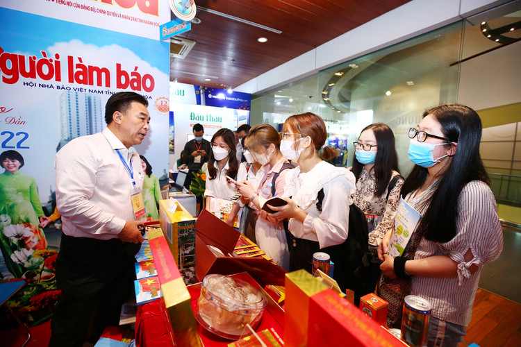 Khi người làm báo tuân thủ pháp lý và chuẩn mực đạo đức, đồng thời xây đắp những phẩm chất tốt đẹp sẽ tạo nên văn hóa của cá nhân, của ấn phẩm, của tổ chức mình phụng sự