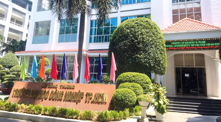 Gói thầu hơn 50 tỷ đồng tại Trường Đại học Công nghiệp TP.HCM chỉ có một nhà thầu tham dự và trúng thầu. Ảnh: Song Lê