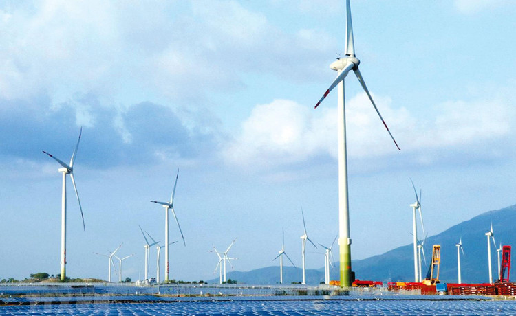 Theo quy định tại Thông tư 39/2015/TT-BCT, nhà máy điện gió chỉ được phép đưa vào vận hành sau khi hoàn thành điều kiện kỹ thuật trong các thử nghiệm của quy trình công nhận COD. Ảnh: Công Thử