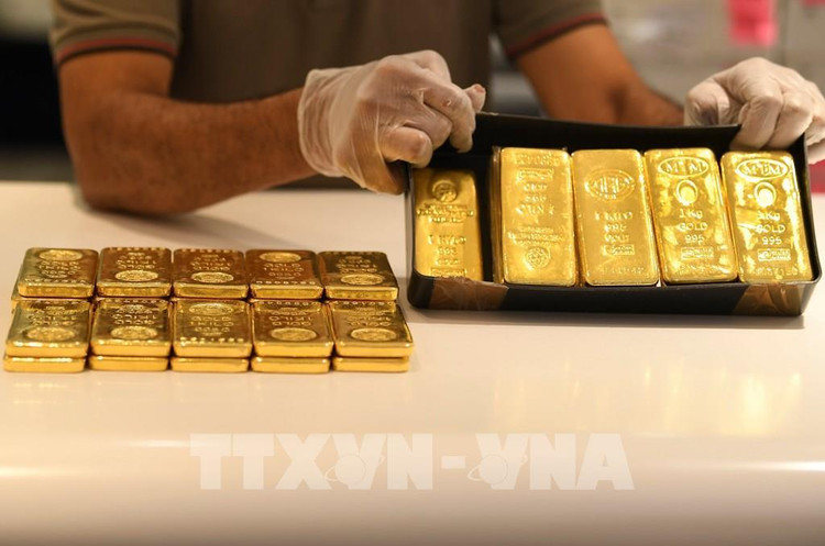 Giá vàng điều chỉnh nhẹ trong ngày đầu tuần 23/5. Ảnh: TTXVN phát