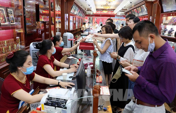 Giá vàng giao dịch dưới ngưỡng 57 triệu đồng/lượng. Ảnh: Trần Việt - TTXVN