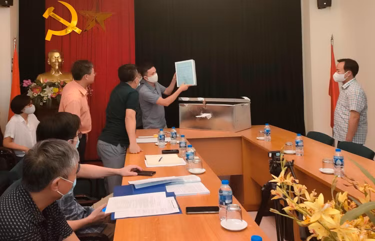 Giá dự thầu của Liên danh Tổng công ty Xây dựng Trường Sơn - Công ty CP Tập đoàn Thành Huy được công bố tại Lễ mở hồ sơ đề xuất tài chính Gói thầu XL1 chiều ngày 6/7/2021 là 987,474 tỷ đồng. Ảnh: Bích Thảo