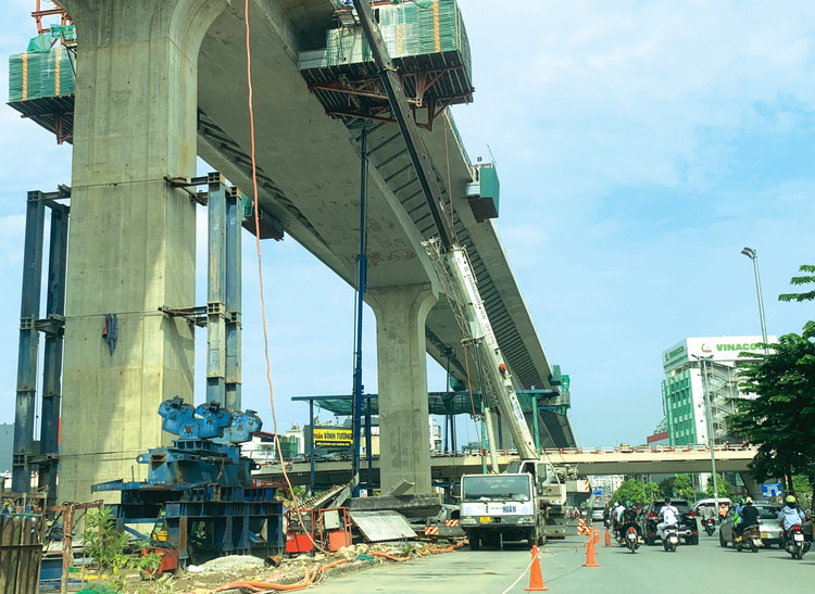 Để phục hồi tổng cầu, cần tiếp tục đẩy nhanh đầu tư công, tập trung vào các dự án hạ tầng. Ảnh: Lê Tiên