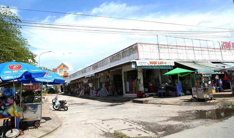 Việc địa phương đưa ra yêu cầu đối tượng tham gia đấu giá phải có kinh nghiệm khai thác chợ từ 2 năm trở lên bị người tham gia đấu giá phản ứng, dẫn đến khiếu kiện. Ảnh: Nhã Chi