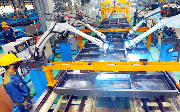 Tới năm 2025, tối thiểu 100.000 doanh nghiệp sẽ được hỗ trợ kỹ thuật về chuyển đổi số. Ảnh: Lê Tiên