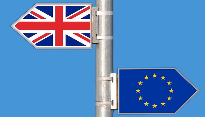 Brexit không có thỏa thuận sẽ là đòn giáng nặng về kinh tế với cả Anh và EU - Ảnh: AP
