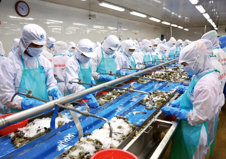 Chính phủ sẽ sớm ban hành một số giải pháp cấp bách nhằm tháo gỡ khó khăn, thúc đẩy sản xuất, kinh doanh của doanh nghiệp trong bối cảnh đại dịch Covid-19. Ảnh: Lê Tiên