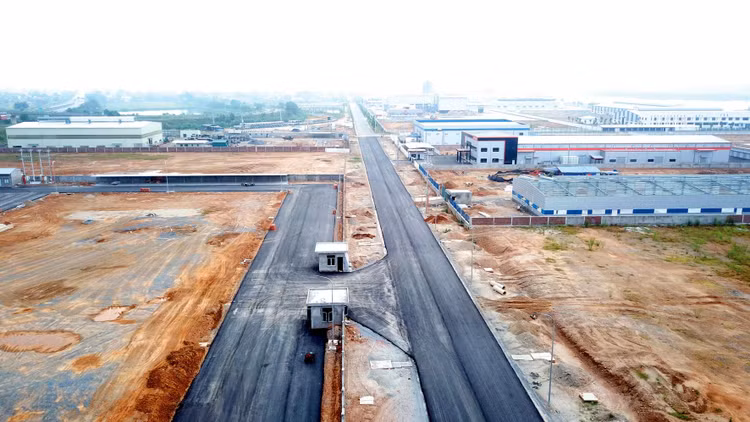 Nhiều thủ tục hành chính trong giao đất, cho thuê đất được Bộ Tài nguyên và Môi trường đề xuất bãi bỏ, đơn giản hóa để tạo thuận lợi cho nhà đầu tư. Ảnh: Lê Tiên