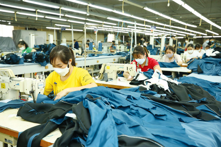 Tốc độ phục hồi kinh tế nhanh khiến nhu cầu lao động có kỹ năng ngày càng tăng. Ảnh: Song Lê