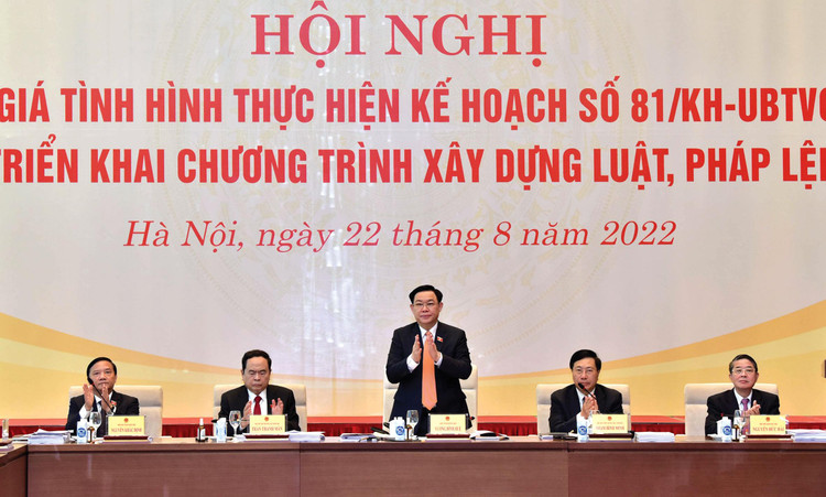 Hội nghị đánh giá tình hình thực hiện Kế hoạch số 81/KH-UBTVQH15 và triển khai Chương trình xây dựng luật, pháp lệnh do Ủy ban Thường vụ Quốc hội tổ chức. Ảnh: Vũ Lâm Hiển
