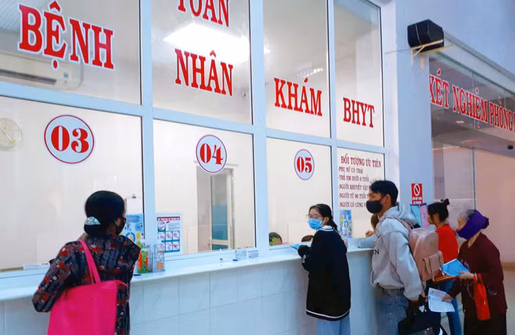 Việc áp dụng xác định tổng mức thanh toán chi phí khám, chữa bệnh theo quy định tại Nghị định số 146/2018/NĐ-CP bộc lộ một số bất cập. Ảnh: NC st