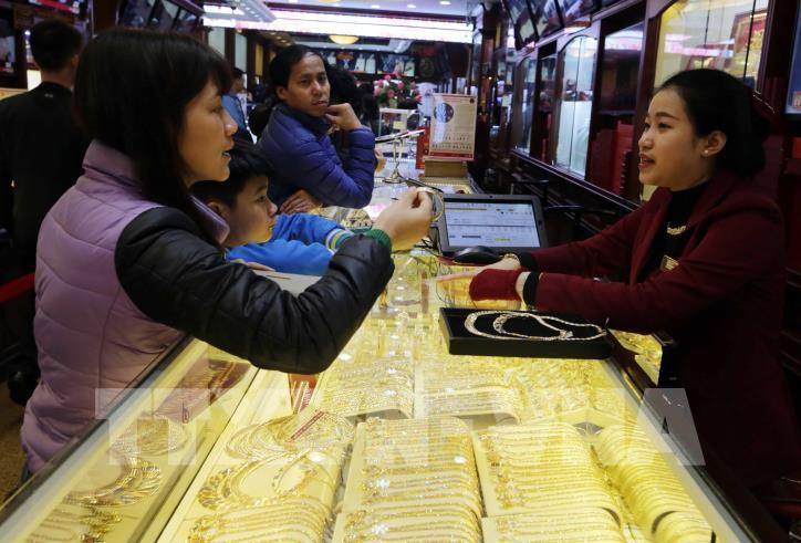 Giá vàng ổn định trên mốc 56 triệu đồng/lượng. Ảnh: Trần Việt - TTXVN